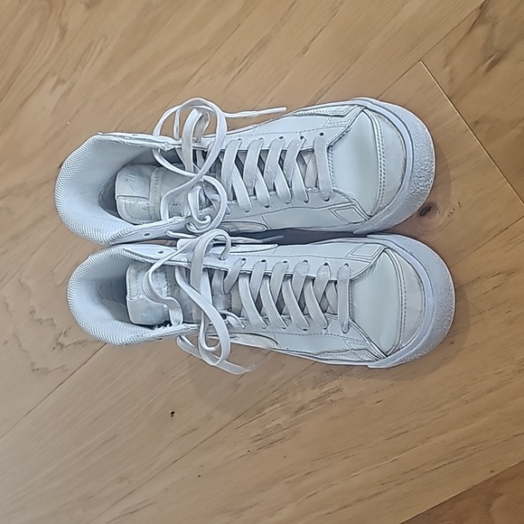 Nike Blazers - Picture 2 of 4